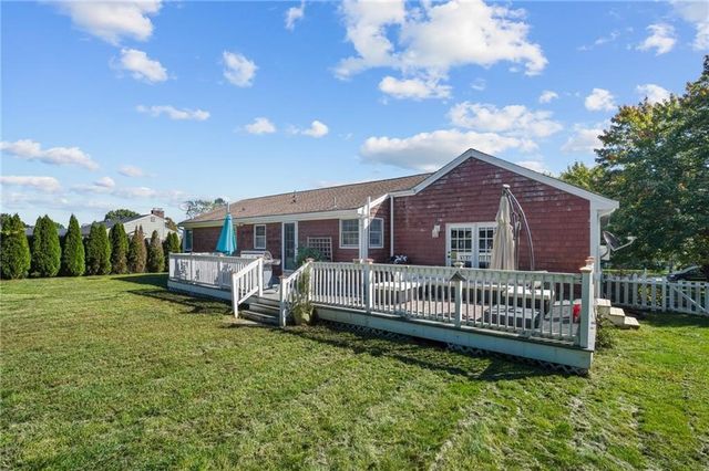 52 Viking Drive, Portsmouth, RI 02871
