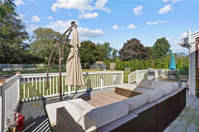 52 Viking Drive, Portsmouth, RI 02871