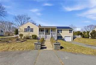 52 Viking Drive, Portsmouth, RI 02871