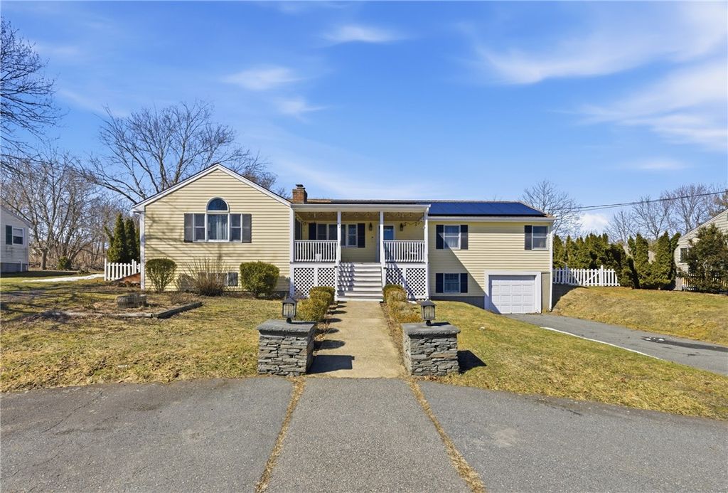52 Viking Drive, Portsmouth, RI 02871