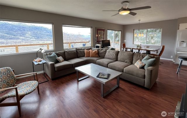 81 B Golden Road, Oroville, WA 98844