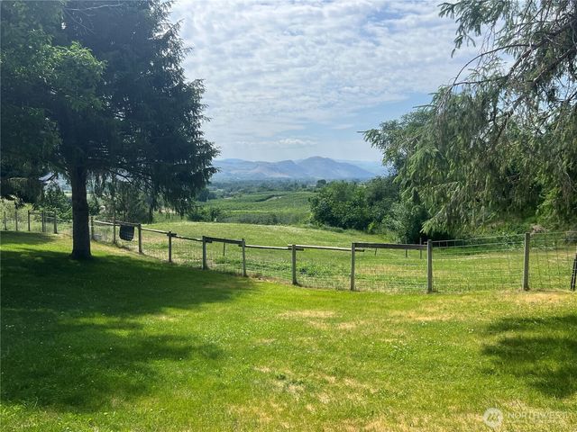 81 B Golden Road, Oroville, WA 98844