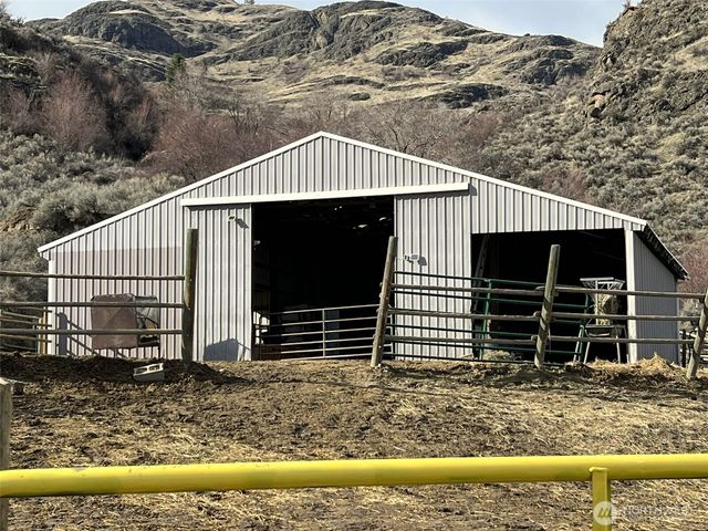 81 B Golden Road, Oroville, WA 98844