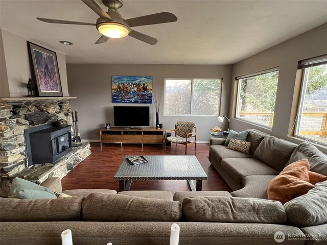 81 B Golden Road, Oroville, WA 98844