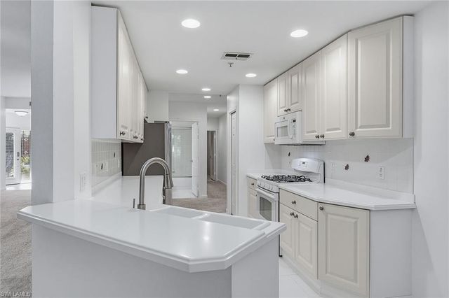 3965 Deer Crossing CT 103, Naples, FL 34114