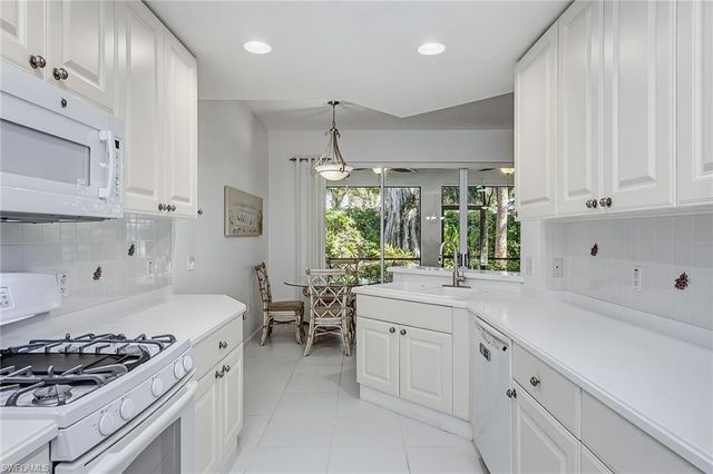 3965 Deer Crossing CT 103, Naples, FL 34114