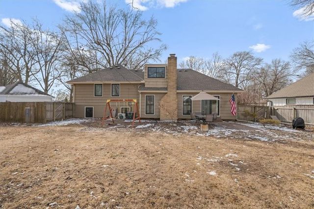 1404 SW Charleston Avenue, Lee's Summit, MO 64081