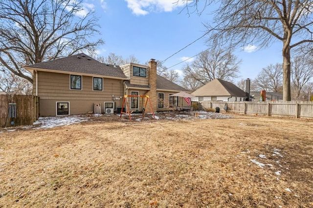 1404 SW Charleston Avenue, Lee's Summit, MO 64081
