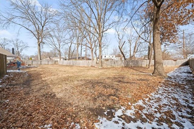 1404 SW Charleston Avenue, Lee's Summit, MO 64081