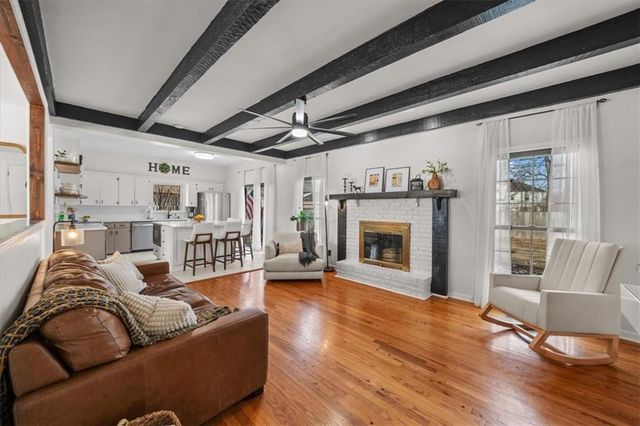 1404 SW Charleston Avenue, Lee's Summit, MO 64081