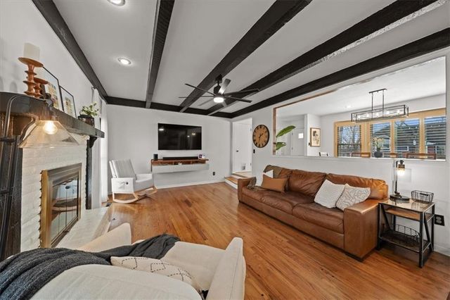 1404 SW Charleston Avenue, Lee's Summit, MO 64081