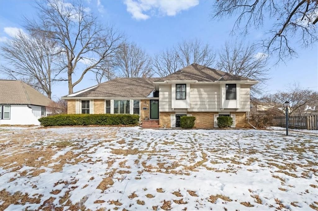 1404 SW Charleston Avenue, Lee's Summit, MO 64081