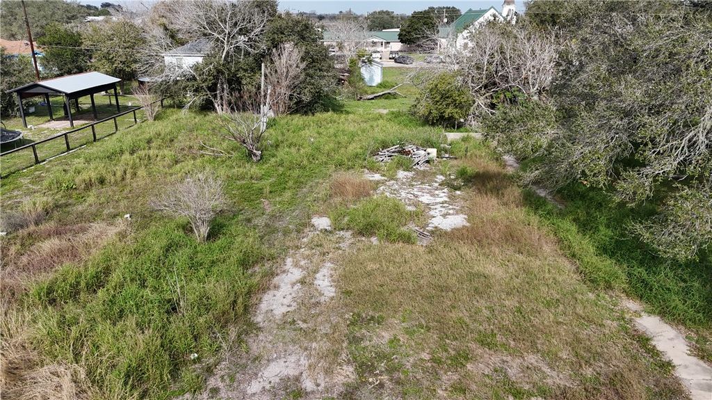 307 Burton Street, Woodsboro, TX 78393 — photo 2