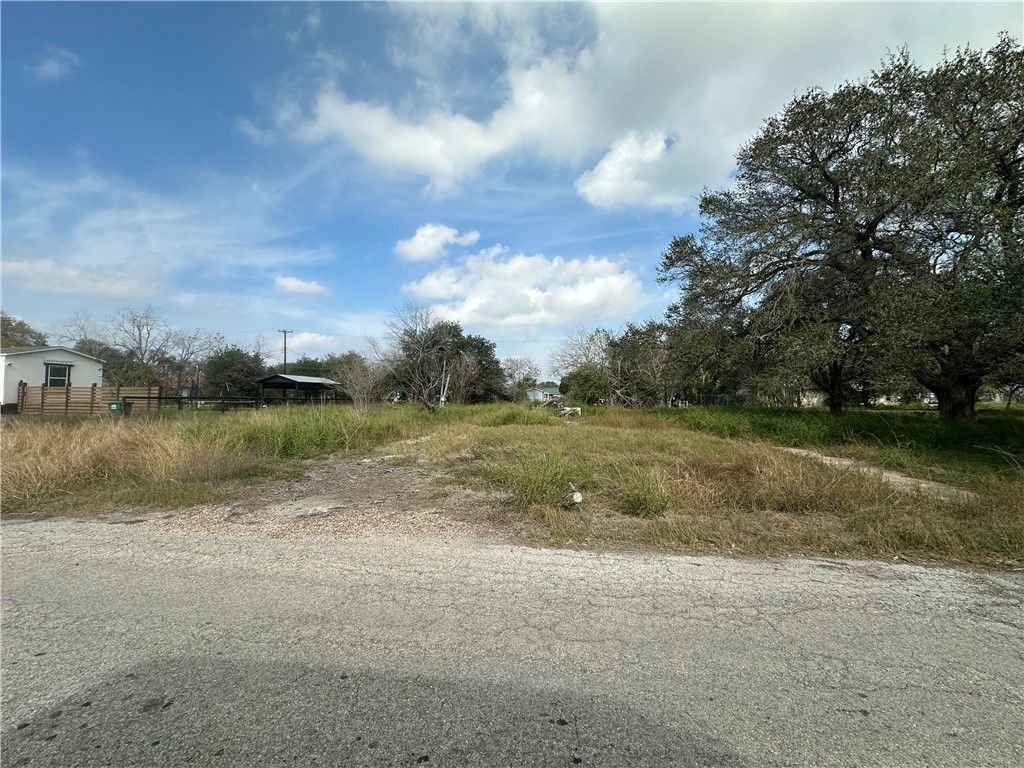 307 Burton Street, Woodsboro, TX 78393 — photo 3