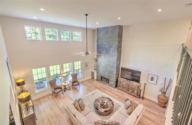 15508 Crown Oaks Drive, Montgomery, TX 77316