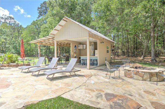 15508 Crown Oaks Drive, Montgomery, TX 77316