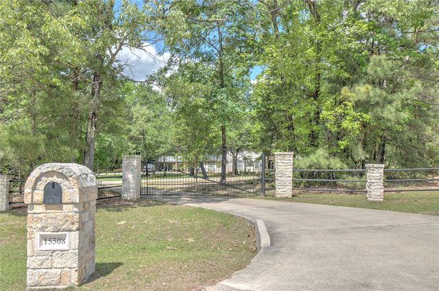 15508 Crown Oaks Drive, Montgomery, TX 77316