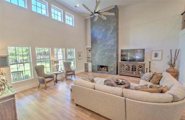 15508 Crown Oaks Drive, Montgomery, TX 77316