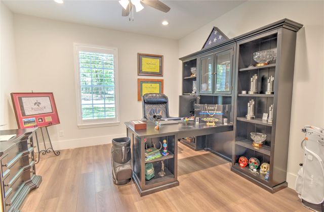 15508 Crown Oaks Drive, Montgomery, TX 77316