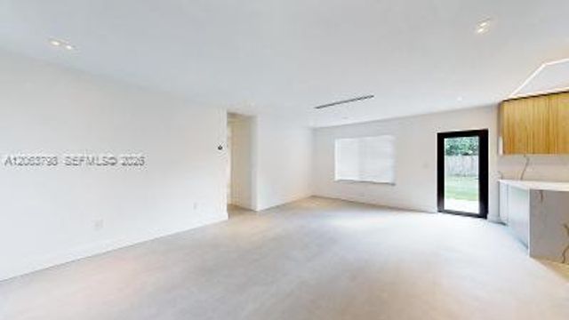 830 NE 171st St, North Miami Beach, FL 33162
