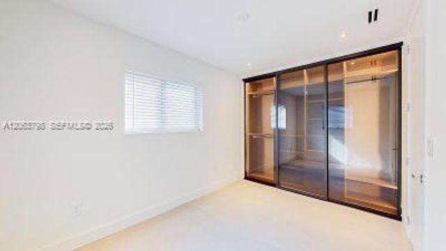 830 NE 171st St, North Miami Beach, FL 33162