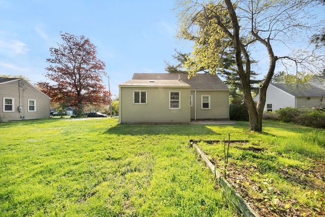 14 Hillside Avenue, South Hadley, MA 01075