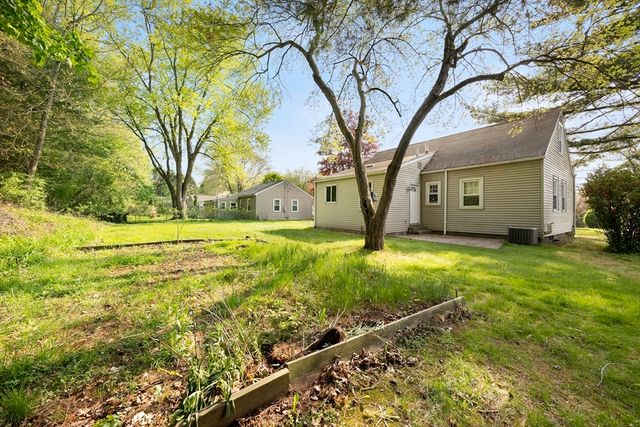 14 Hillside Avenue, South Hadley, MA 01075