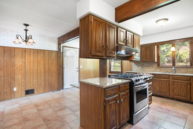 14 Hillside Avenue, South Hadley, MA 01075