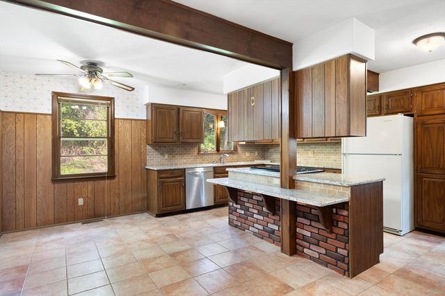 14 Hillside Avenue, South Hadley, MA 01075
