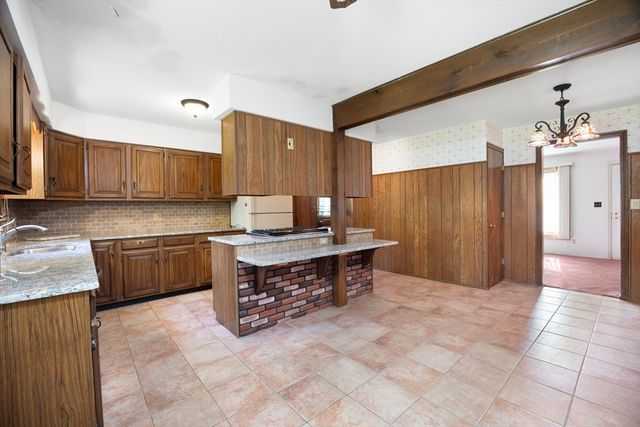 14 Hillside Avenue, South Hadley, MA 01075