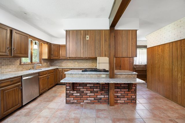 14 Hillside Avenue, South Hadley, MA 01075