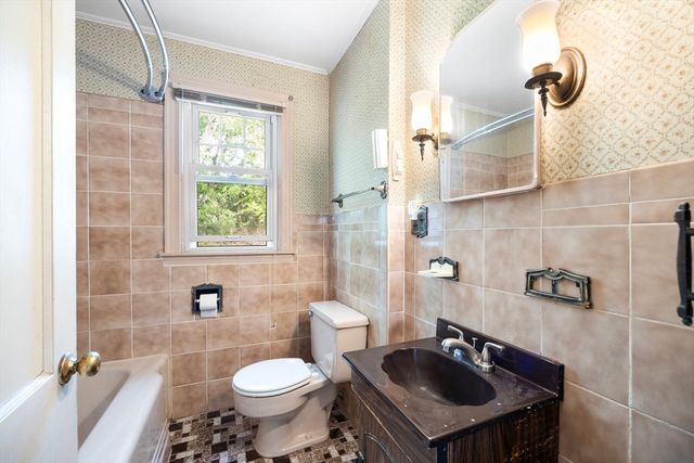 14 Hillside Avenue, South Hadley, MA 01075