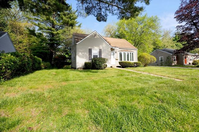 14 Hillside Avenue, South Hadley, MA 01075