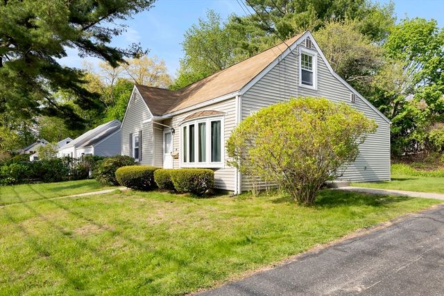 14 Hillside Avenue, South Hadley, MA 01075
