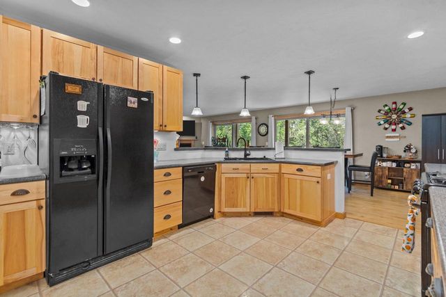 218 EMILY WAY, Hortonville, WI 54944