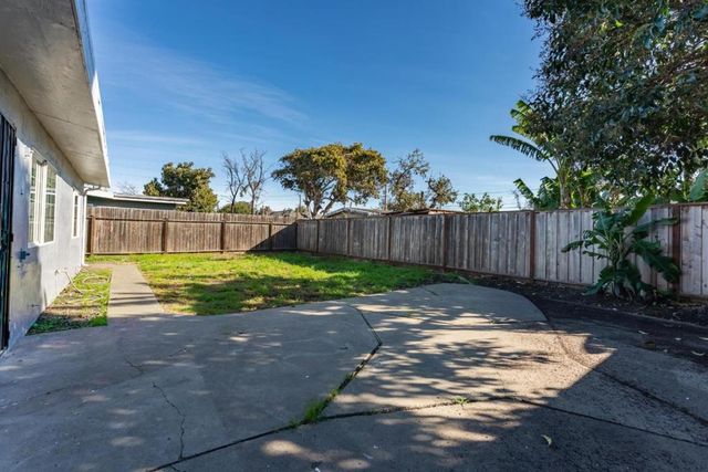 2656 Gonzaga Street, East Palo Alto, CA 94303