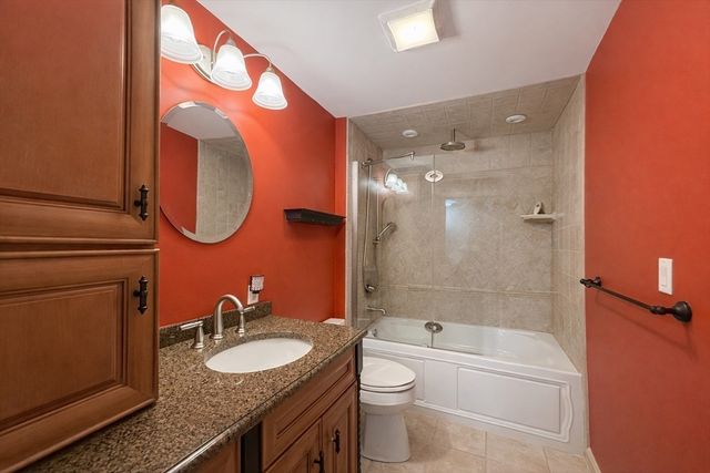 128 Heritage Dr 128, Tewksbury, MA 01876