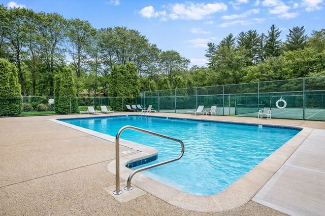 128 Heritage Dr 128, Tewksbury, MA 01876