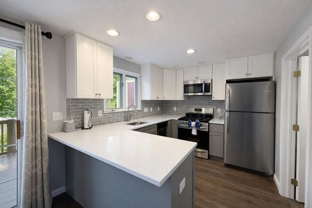 128 Heritage Dr 128, Tewksbury, MA 01876