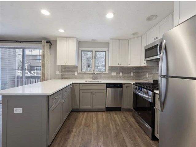 128 Heritage Dr 128, Tewksbury, MA 01876