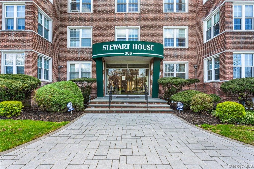 366 Stewart Avenue C4, Garden City, NY 11530