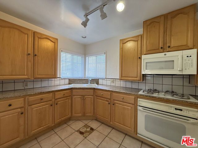 5908 S Fairfax Avenue, Los Angeles, CA 90056