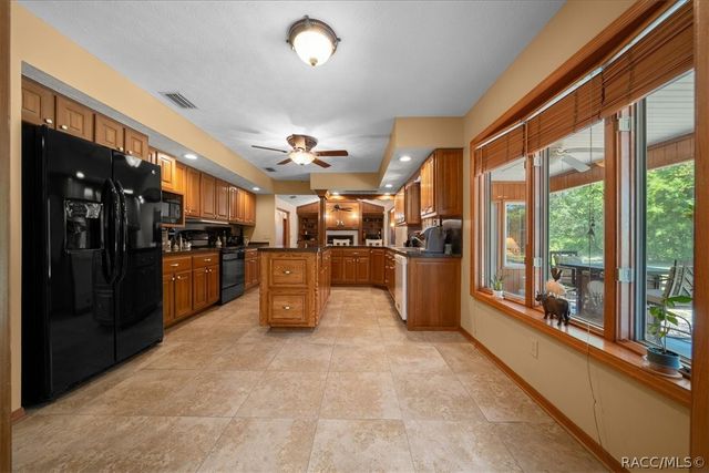 11 Sycamore Court W, Homosassa, FL 34446