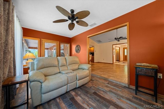 11 Sycamore Court W, Homosassa, FL 34446