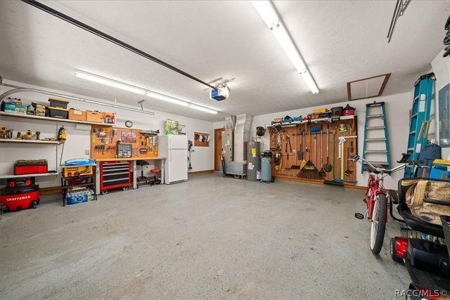 11 Sycamore Court W, Homosassa, FL 34446