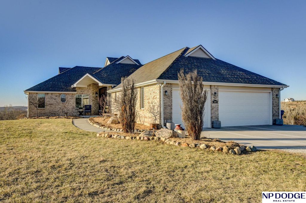 10007 Crystal Lake Drive, Blair, NE 68008