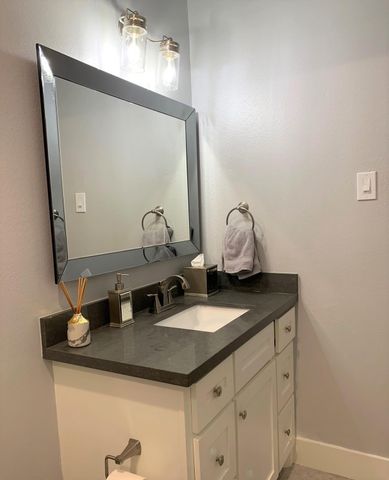 3909 Rice Boulevard, Houston, TX 77005