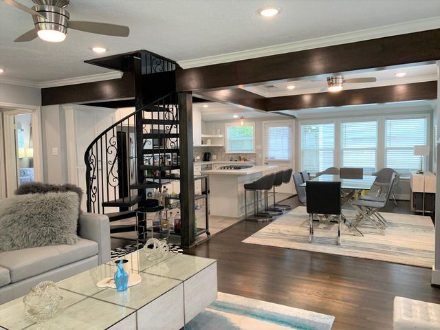 3909 Rice Boulevard, Houston, TX 77005
