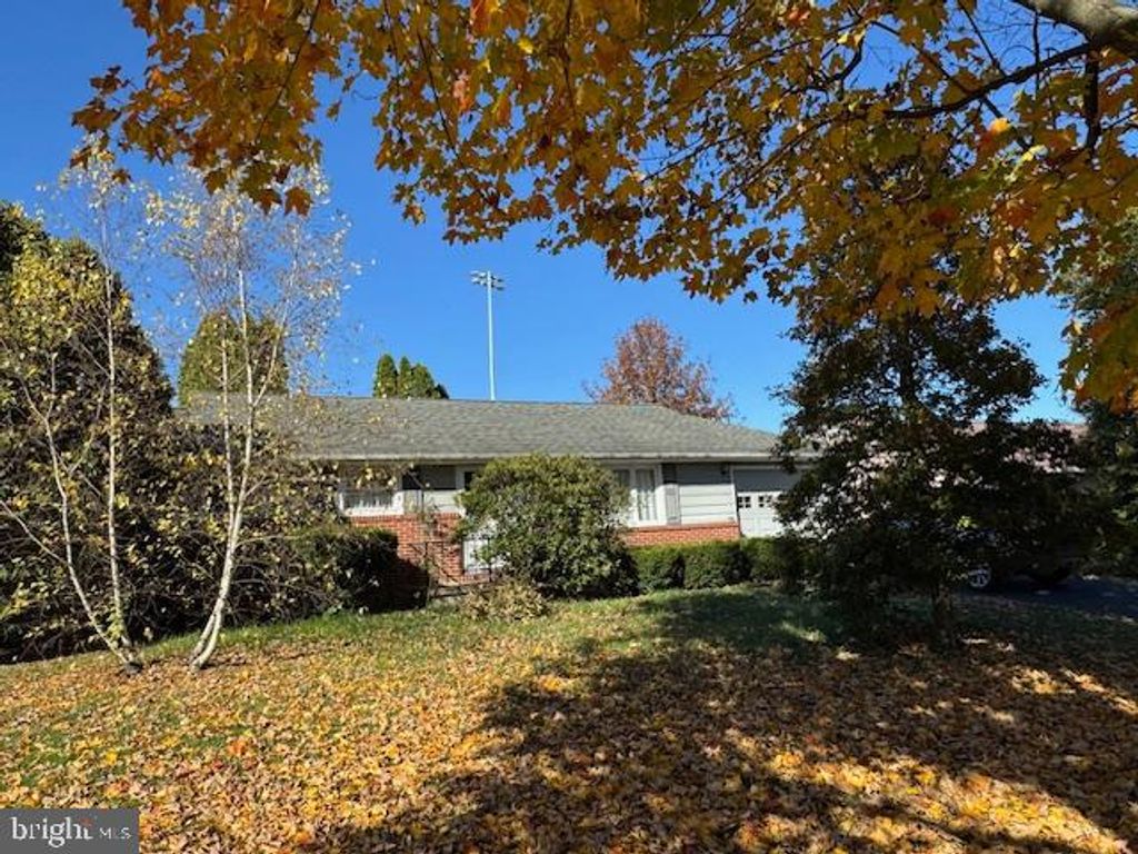 182 SUMMIT DR, Lewistown, PA 17044