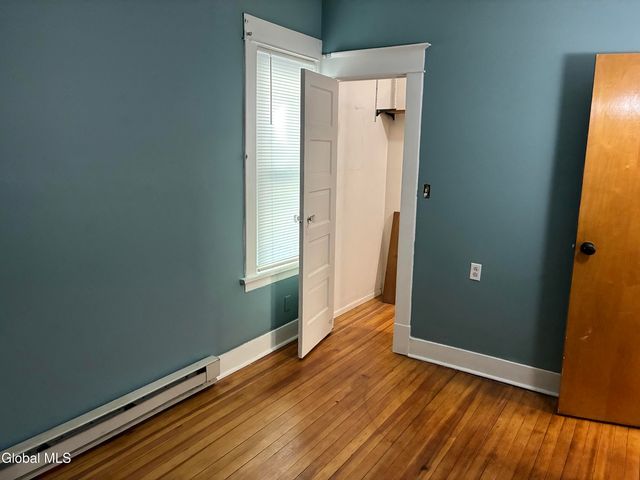 123 Lomasney Avenue, Schenectady, NY 12308